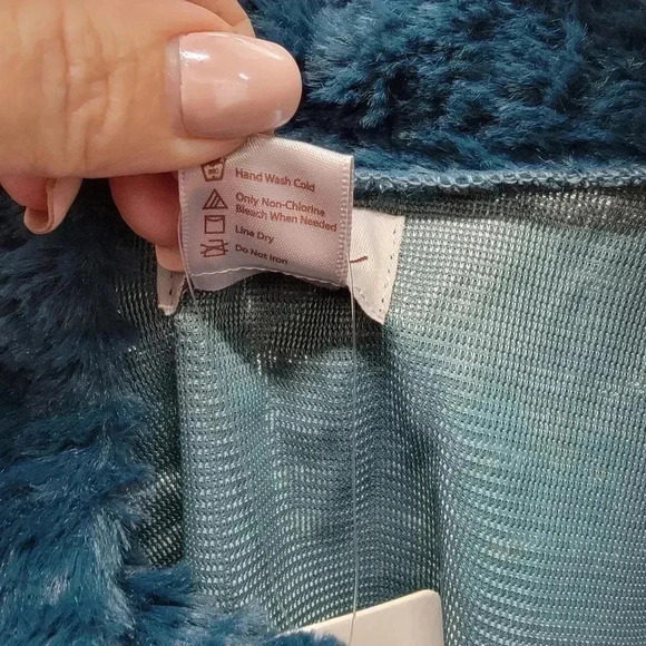 LeModa Green Faux Fur Cowl Neck Cape - Picture 4 of 5